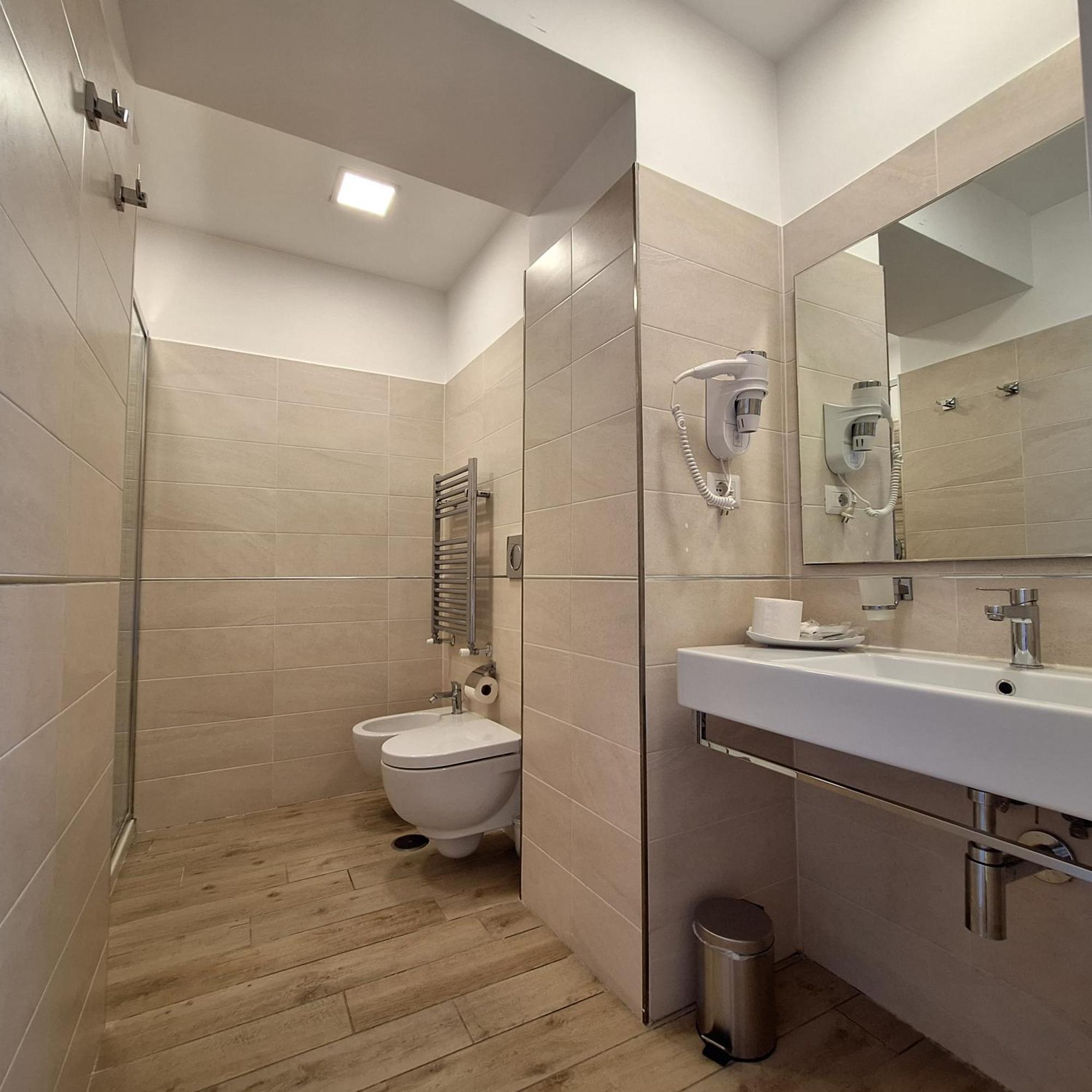 Residenze Serventi Longhi Pensión Roma